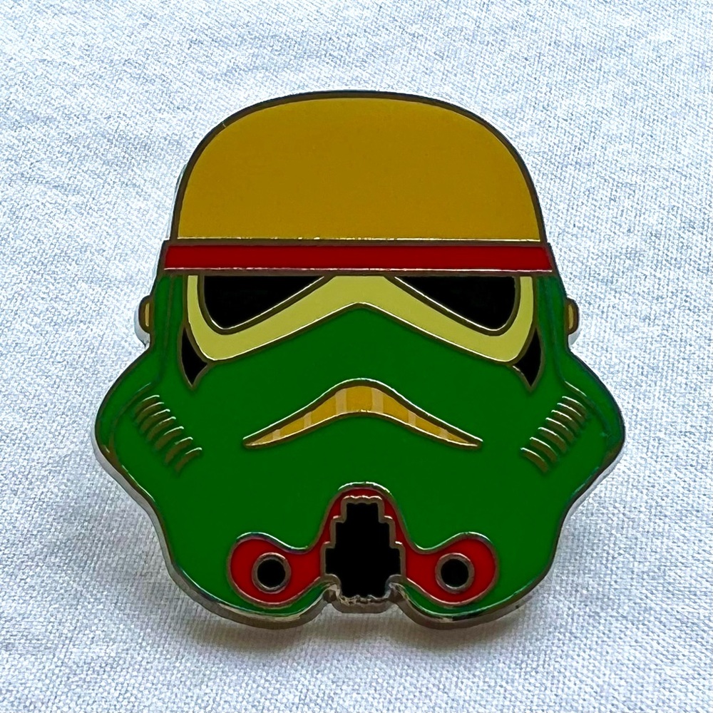 ✨ 2/$15 or 3/$20 ✨ Disney Star Wars Stormtrooper Green and Yellow Pin - Picture 1 of 3